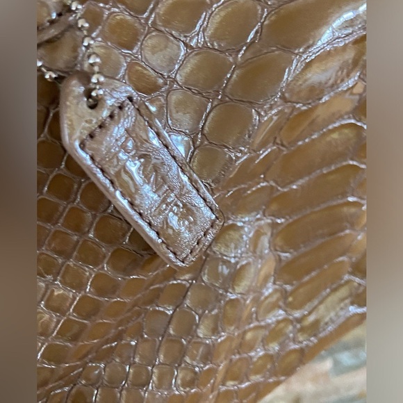 Danier Leather Purse - Picture 2 of 9